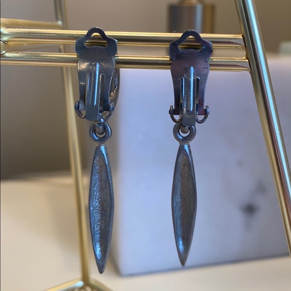 Vintage clip on earrings - Picture 5 of 5